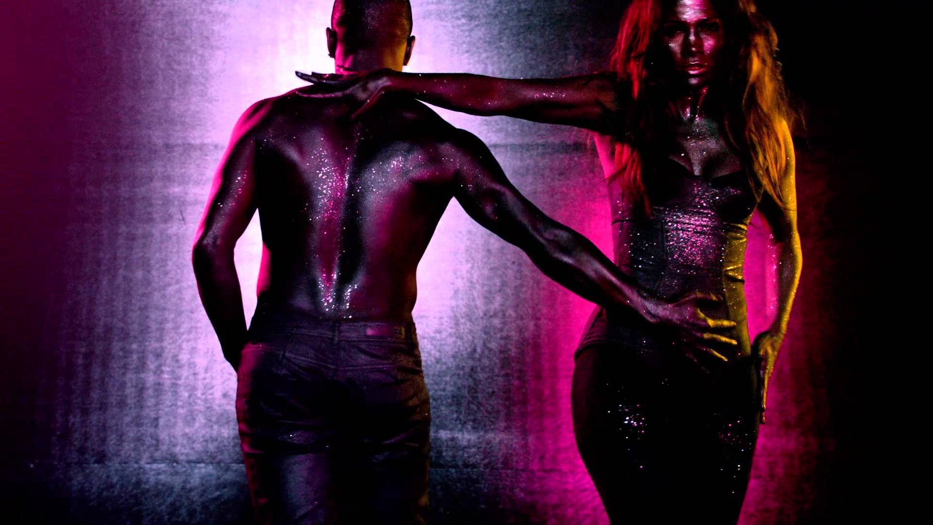 Jennifer Lopez ft. Pitbull – Dance Again